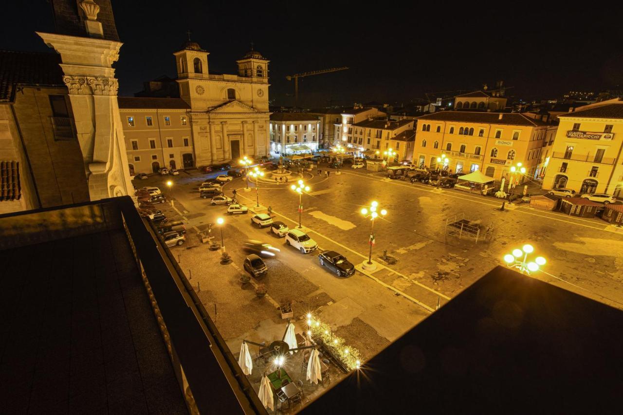 Piazza Del Mercato ลาควิลา ภายนอก รูปภาพ