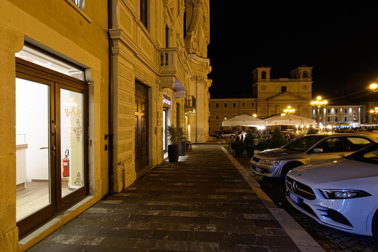 Piazza Del Mercato ลาควิลา ภายนอก รูปภาพ